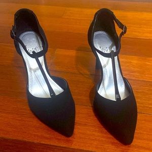 Impo size 6M black strappy suede heel. No Box. Great condition.